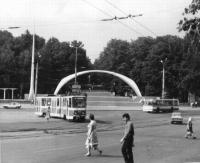 Фото 1 - трамвай 152 на площади Гагарина (середина 80-х годов).
