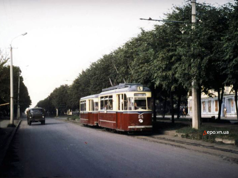 Поезд на улице Ворошилова. 1978 год.