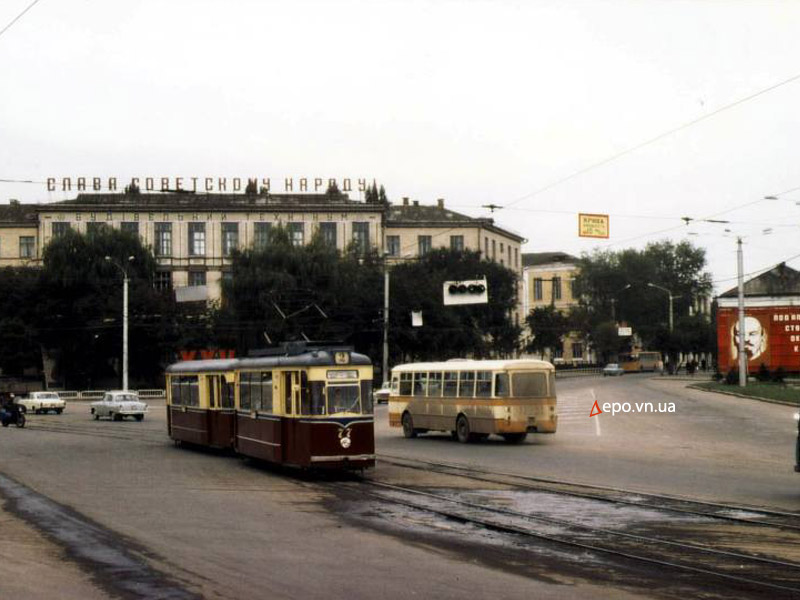Фото 3 - Трамвай на площади Октября. 1978 год.